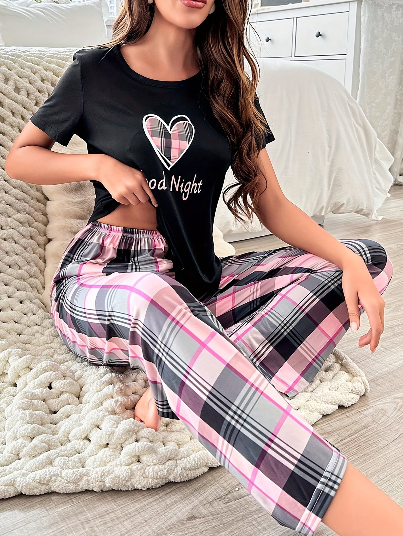 Women's Plaid Heart & Slogan Print Casual Pajama Set, Short Sleeve Round Neck Top & Pants, Comfortable Relaxed Fit